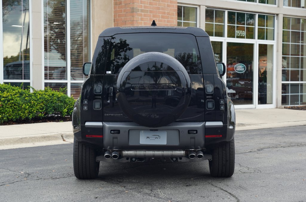 New 2026 Santorini Black Land Rover V8 image 5