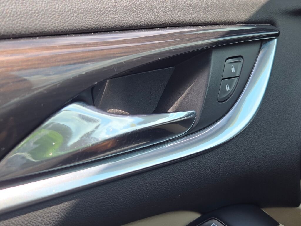 Used 2018 Silver Buick Essence image 31
