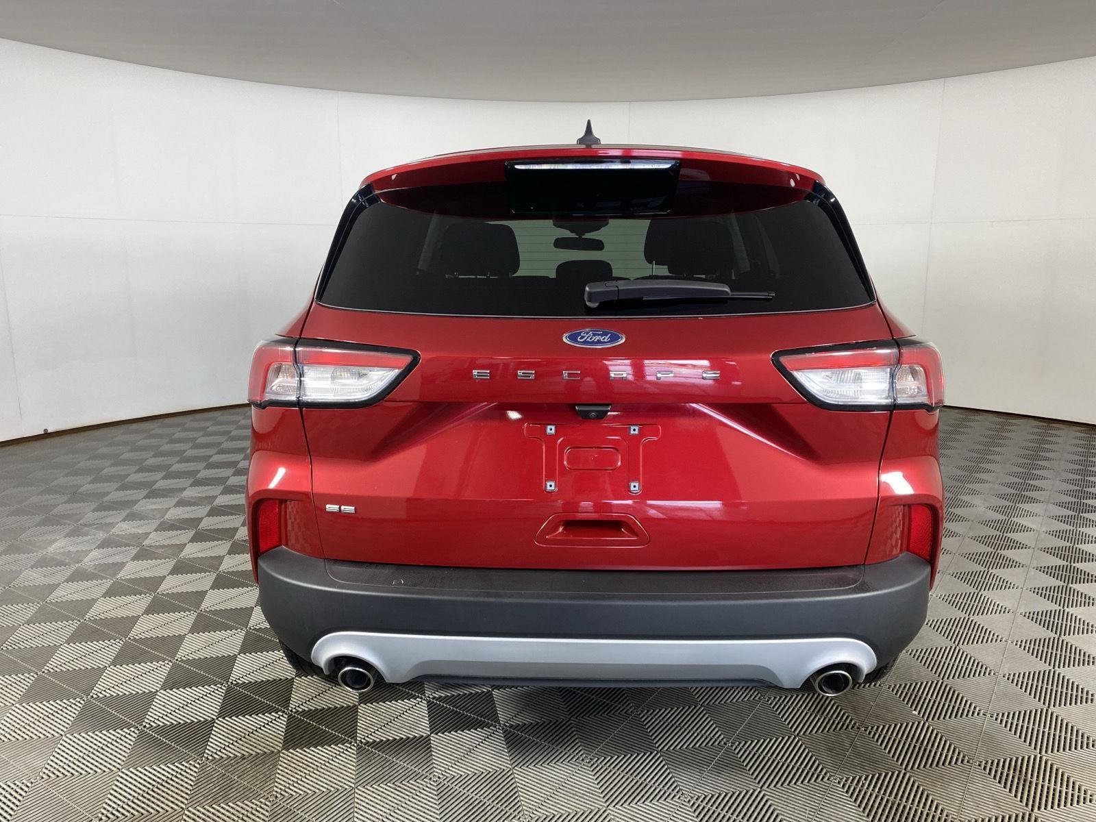 Used 2022 Rapid Red Metallic Tinted Clearcoat Ford SE image 21