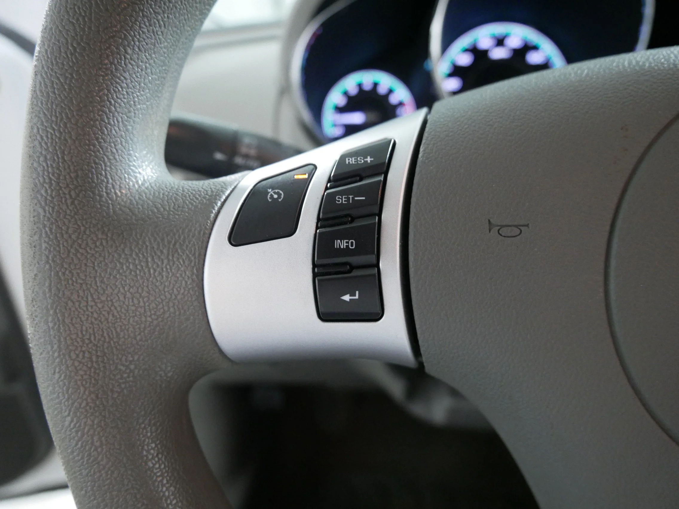 Used 2011 Summit White Chevrolet LS w/1LS image 27