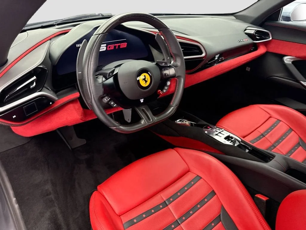 Used 2024 Grigio Titanio Metall Ferrari  image 9