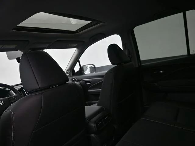 New 2026 Platinum White Pearl Honda RTL image 23