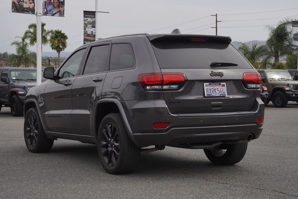 Used 2021 Gray Jeep Laredo X image 2