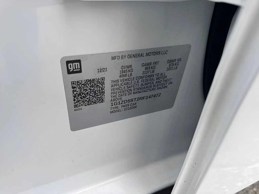 Used 2024 White Chevrolet LT image 33