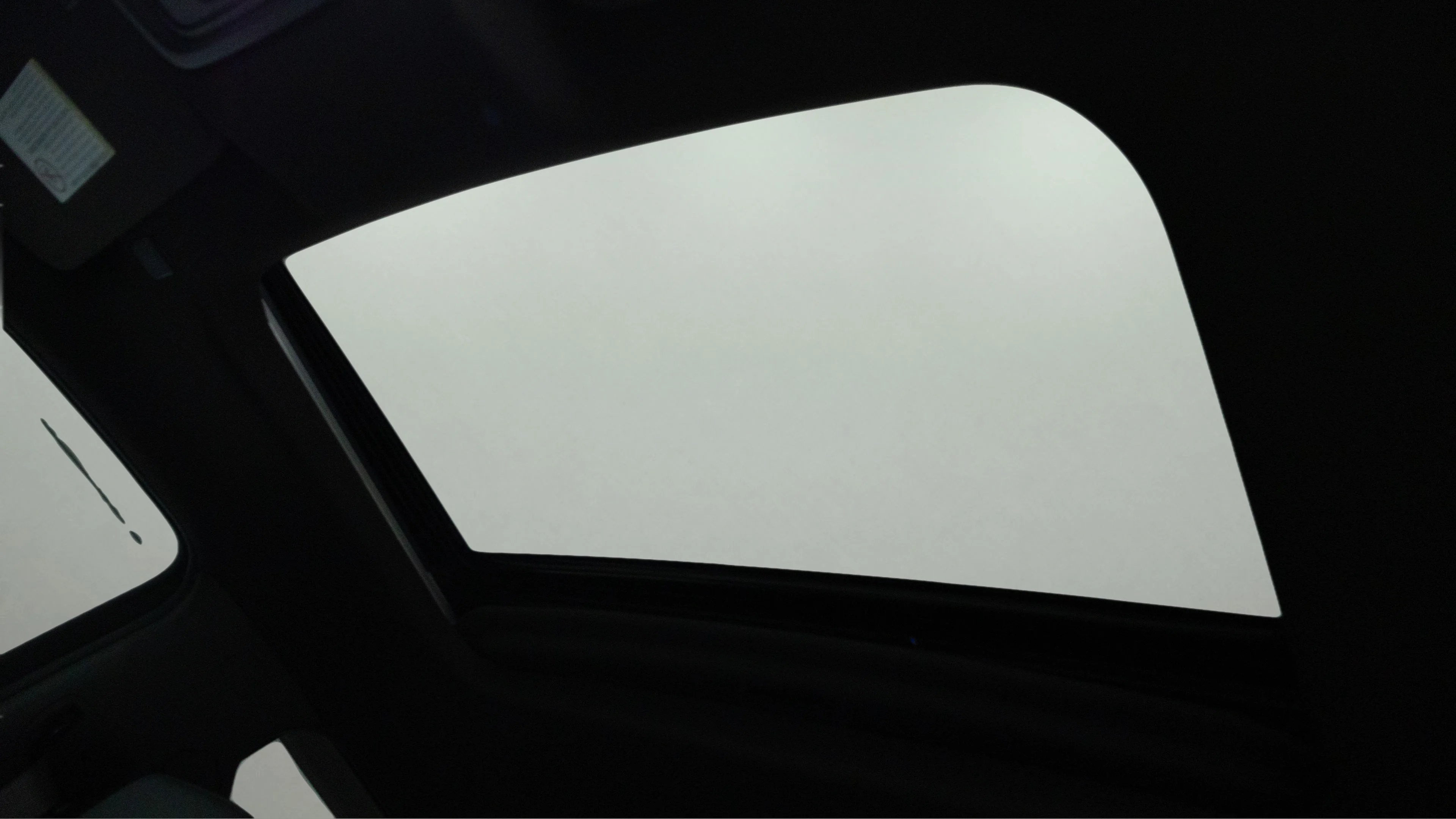 Used 2021 White Frost Tricoat GMC Denali image 12