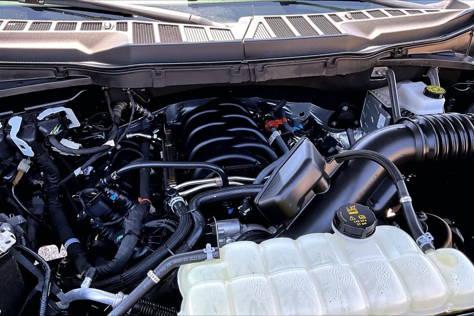 Used 2025 Agate Black Metallic Ford LARIAT image 35