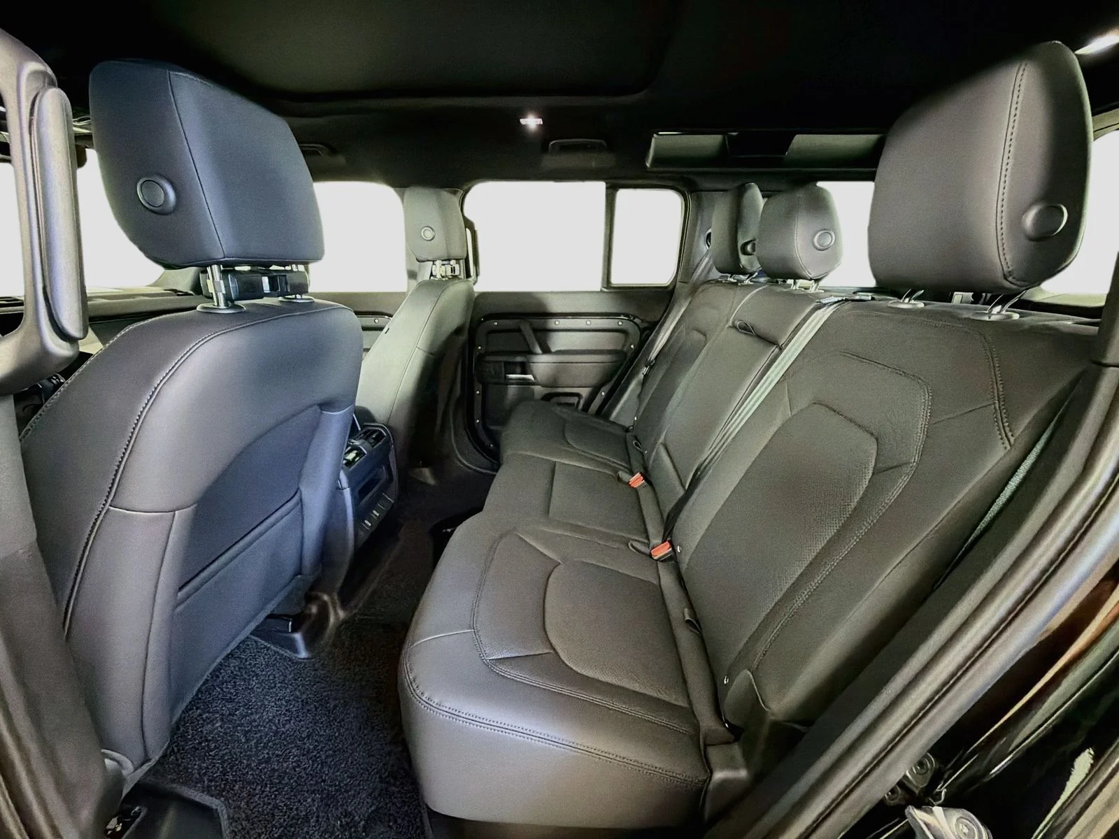 New 2026 Santorini Black Land Rover S image 27