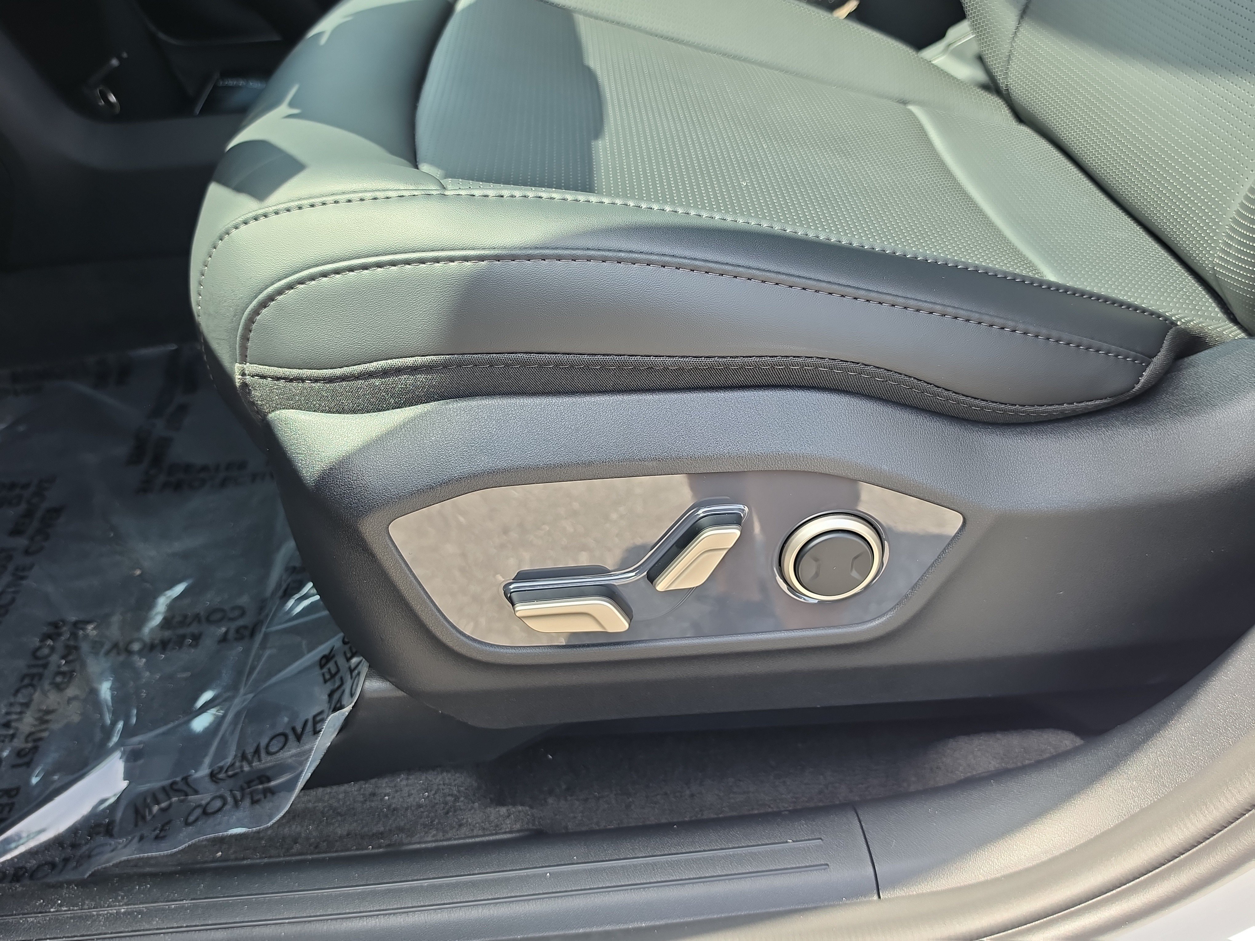 New 2027 Glacial White Pearl Kia S image 21
