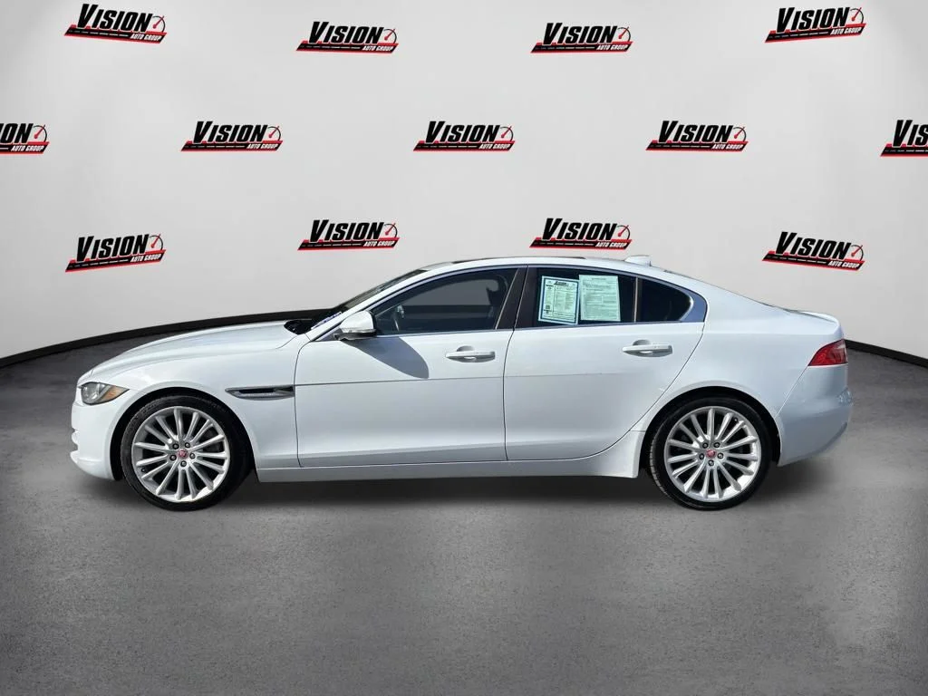 Used 2018  Jaguar 35t Portfolio Limited Edition image 7