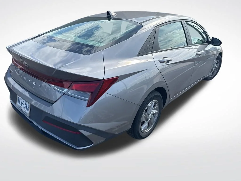 Used 2024 Silver Hyundai SE image 3
