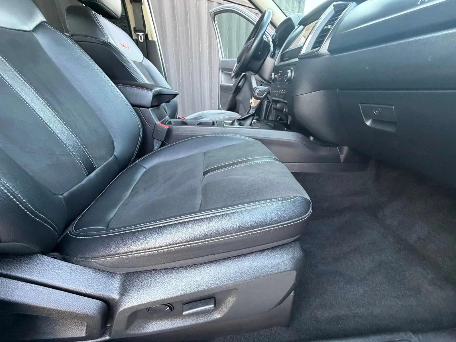 Used 2023 Gray Ford Lariat image 31