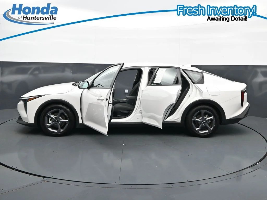 2025 Kia K4 LXS - Photo 41
