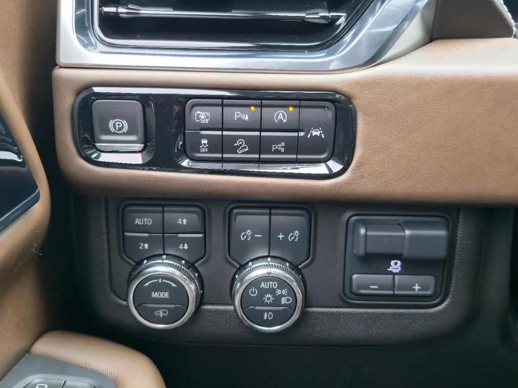 2025 GMC Yukon Denali Ultimate - Photo 18