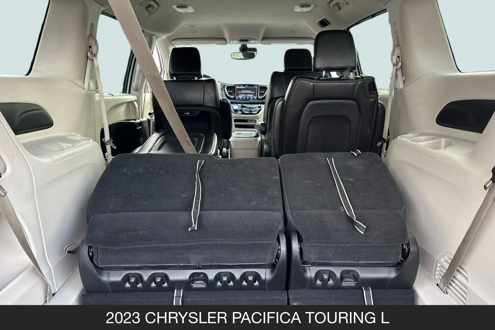 Used 2023 Bright White Clearcoat Chrysler Touring L image 19