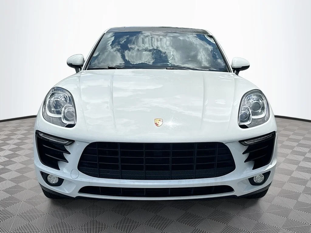 Used 2018  Porsche  image 2