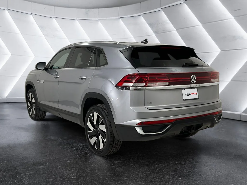 Used 2024  Volkswagen 2.0T SE w/Technology image 6