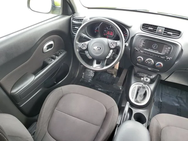 Used 2018 Green Kia Base image 11