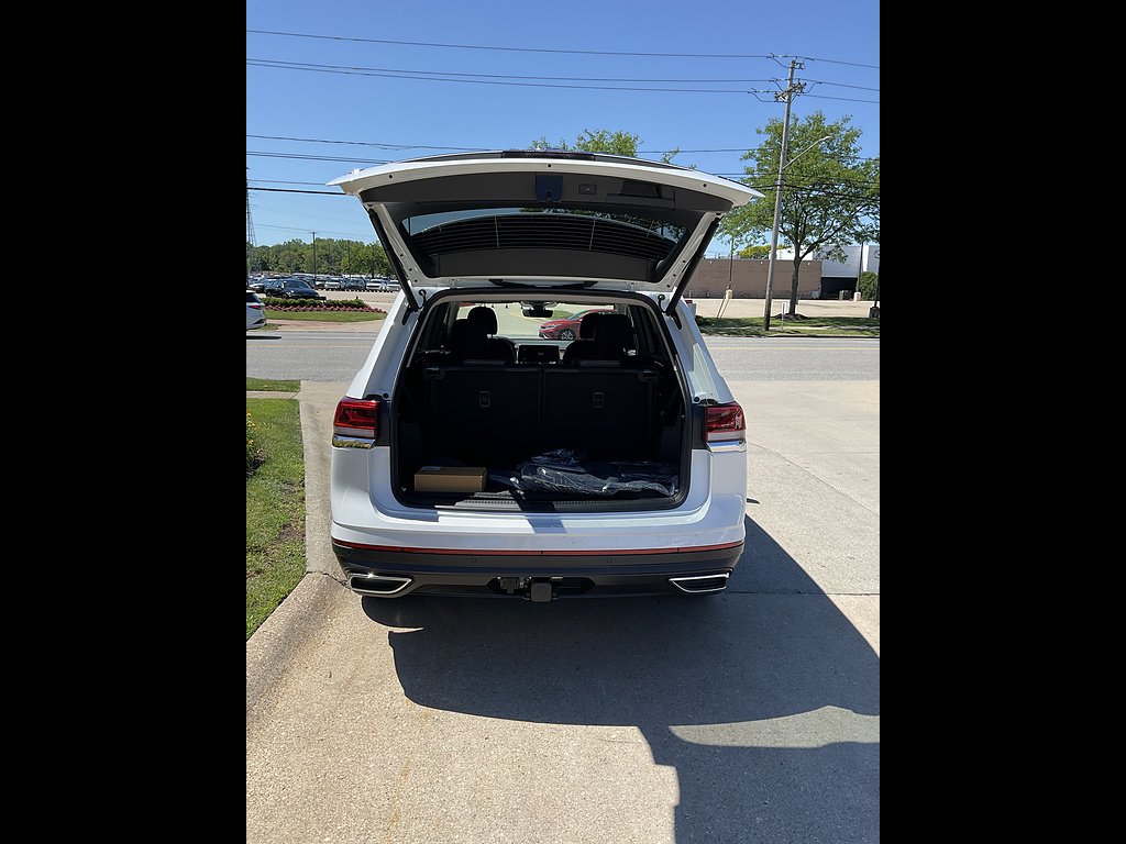 New 2026 Opal White Pearl Volkswagen SE 4Motion image 5