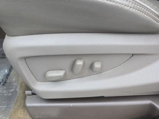 Used 2018 WHITE FROST TRICOAT GMC Denali image 32