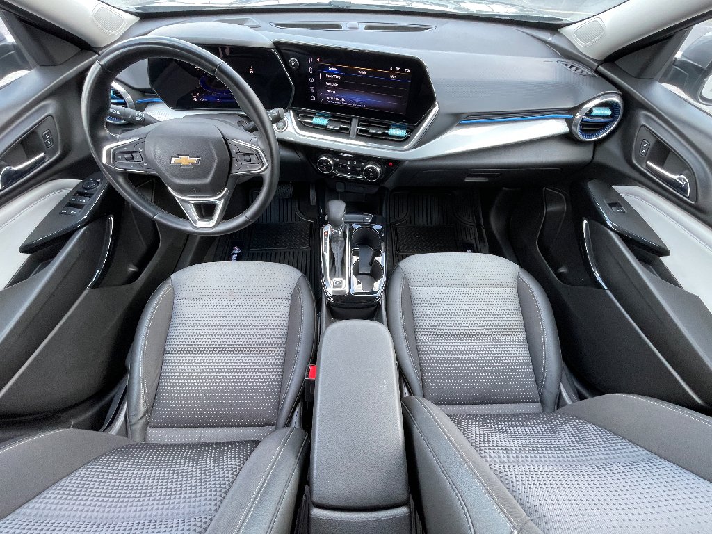 Used 2025 Sterling Gray Metallic Chevrolet LT image 3