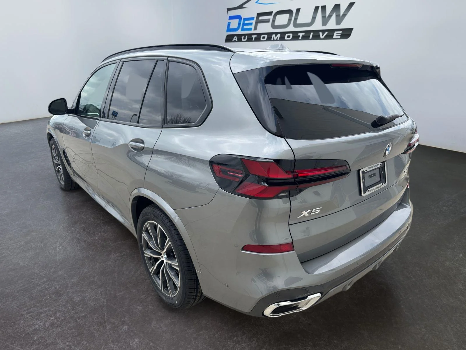 Used 2026 Skyscraper Grey Metallic BMW xDrive40i image 17