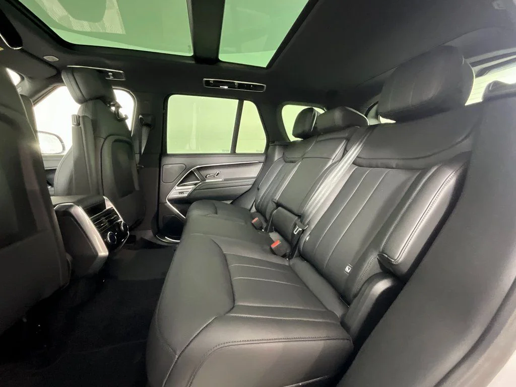 New 2026 Fuji White Land Rover SE PHEV image 5