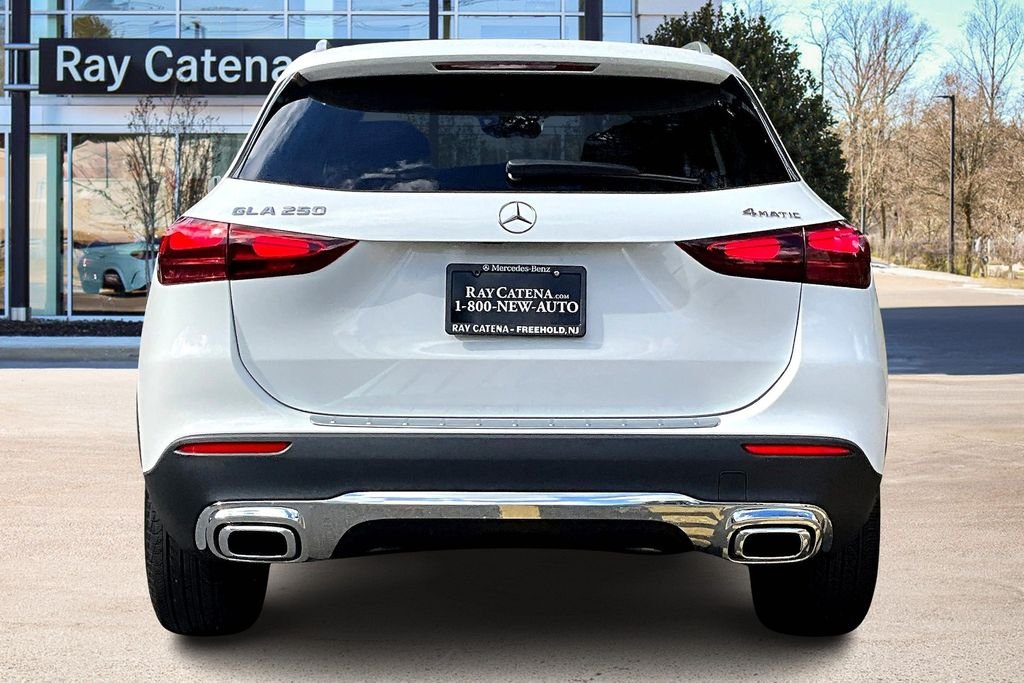Certified Used 2025 White Mercedes-Benz GLA 250 image 4