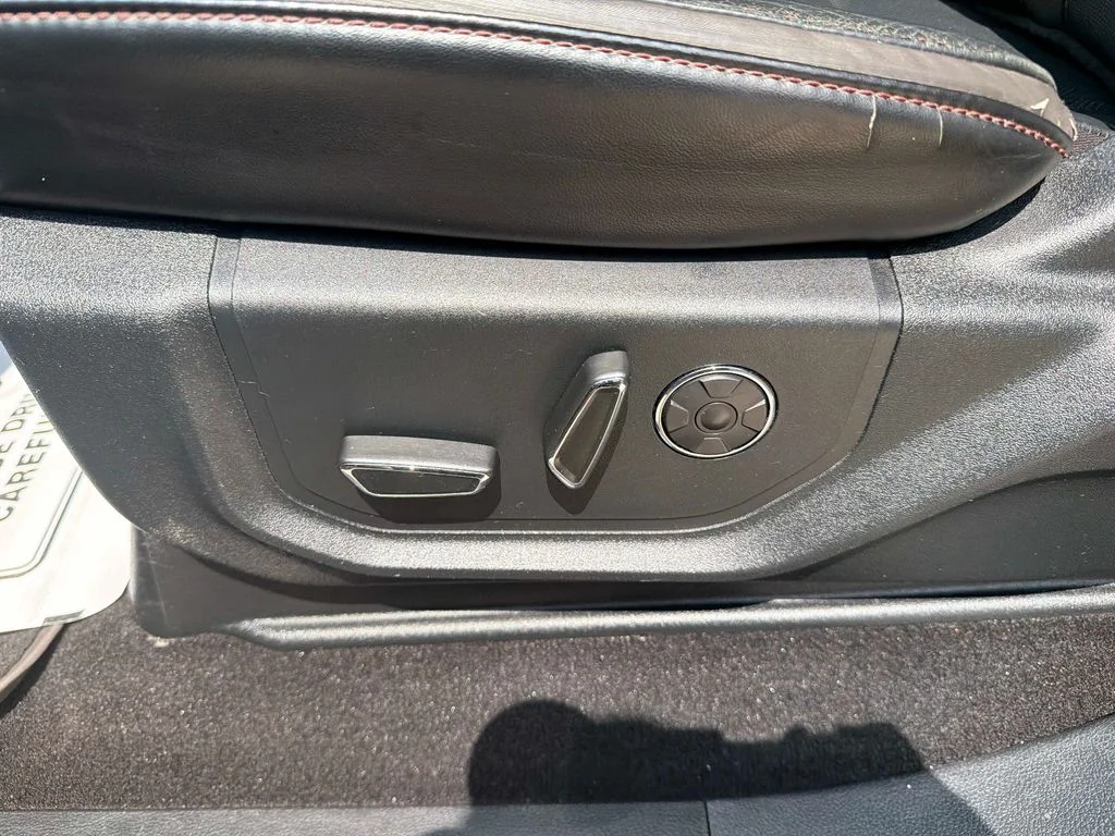 Used 2019 Black Metallic Ford Platinum image 20
