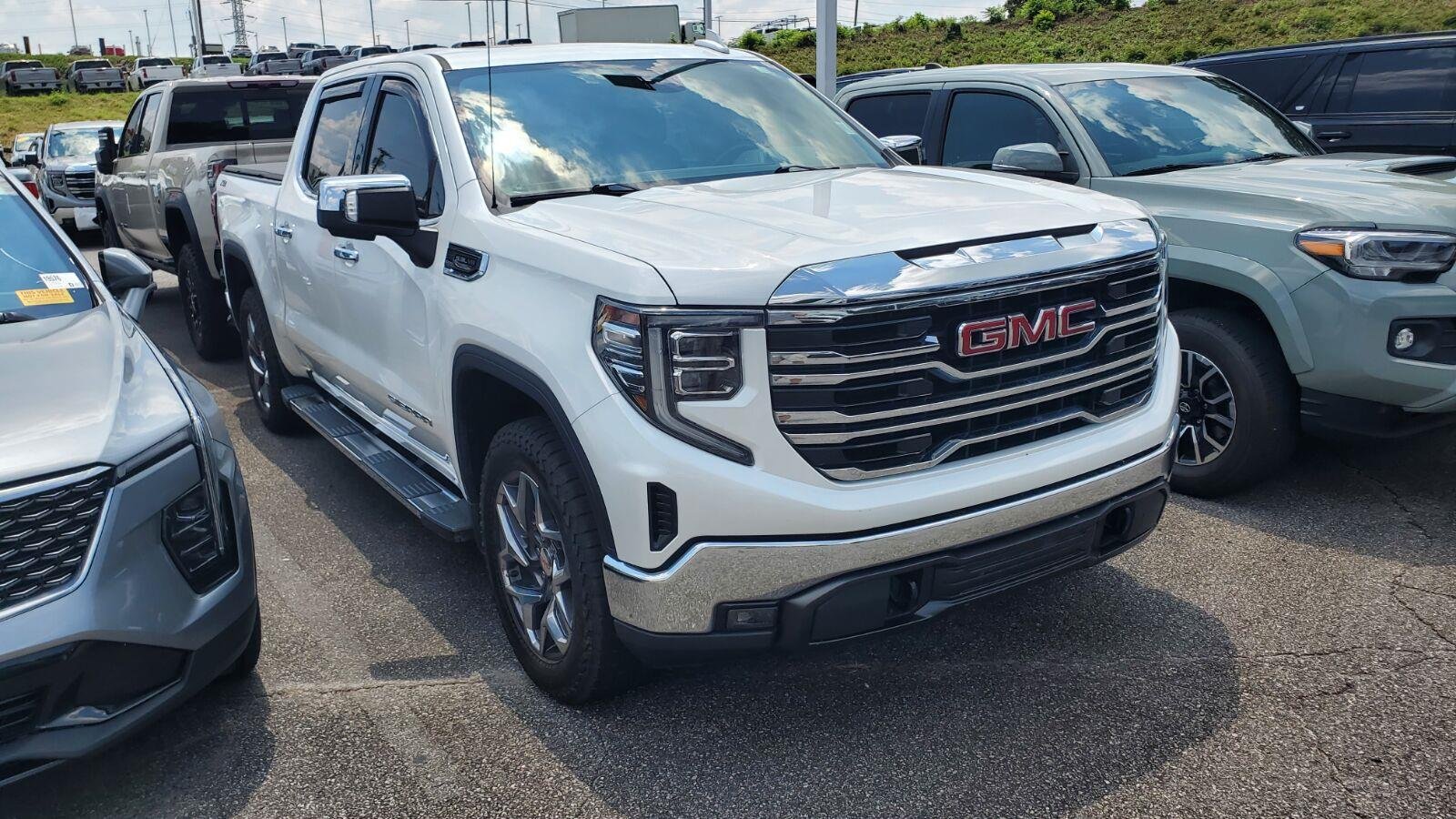 Used 2023 White Frost Tricoat GMC SLT image 2
