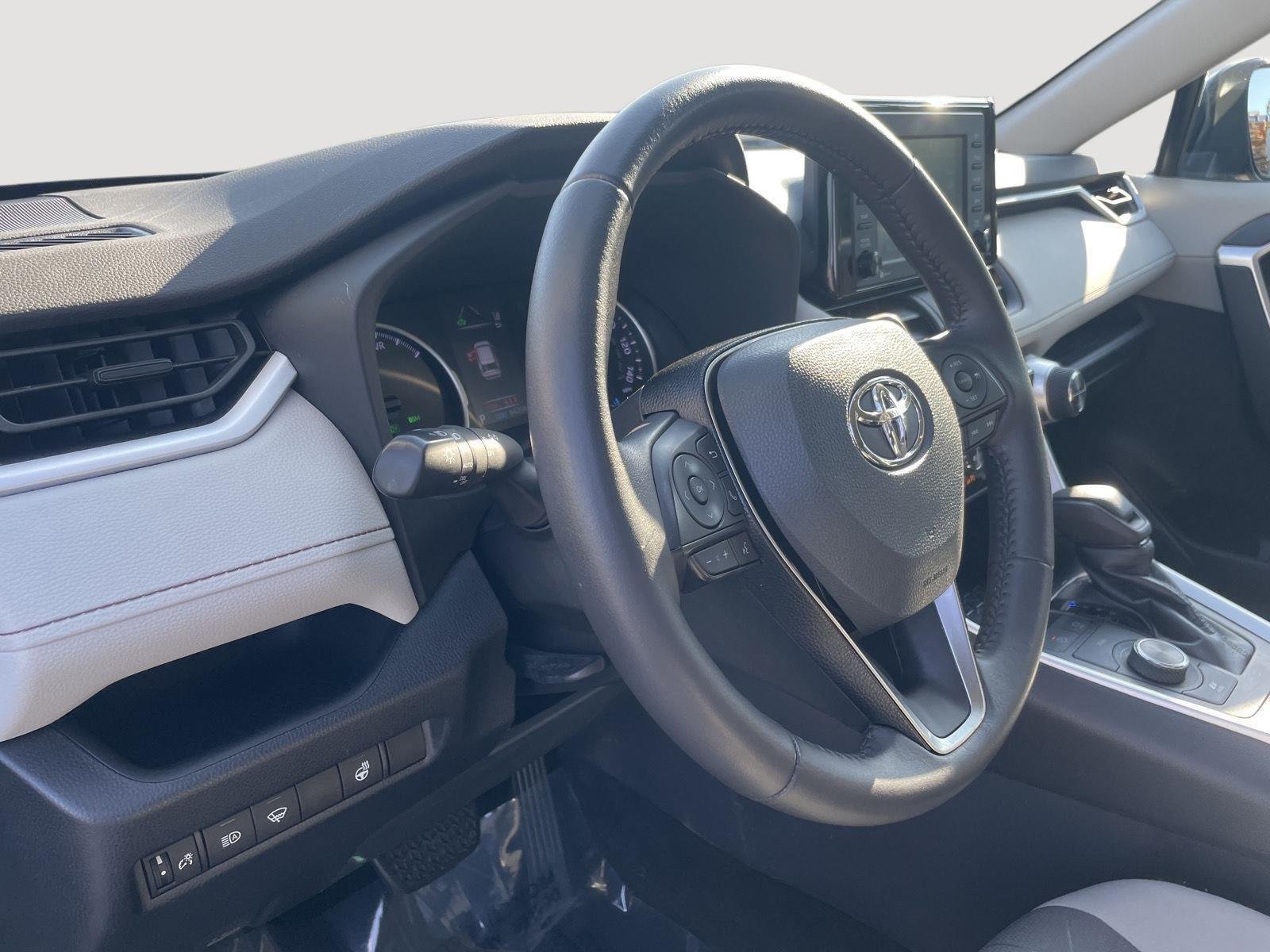 Used 2020 Blueprint Toyota Hybrid XLE image 25