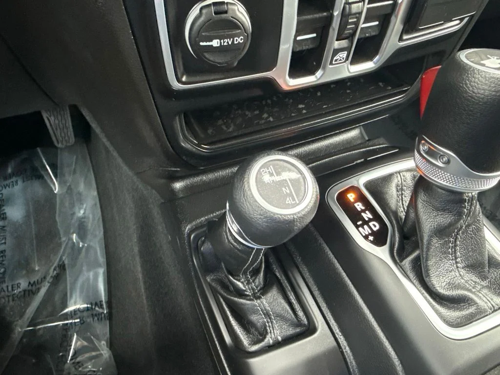 Used 2025 White Jeep Sport S image 20