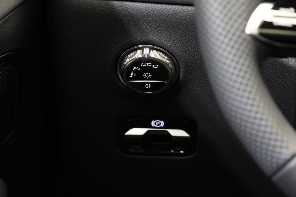 Used 2026 Cirrus Silver Metallic Mercedes-Benz GLC 300 image 21