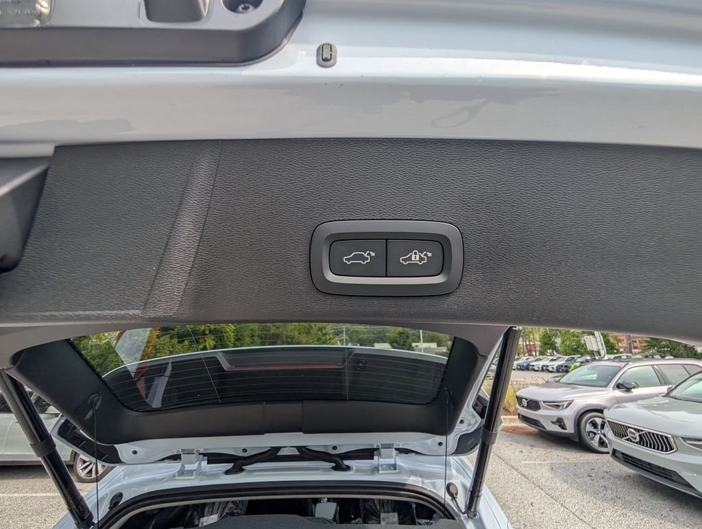 2026 Volvo XC40 Plus - Photo 6