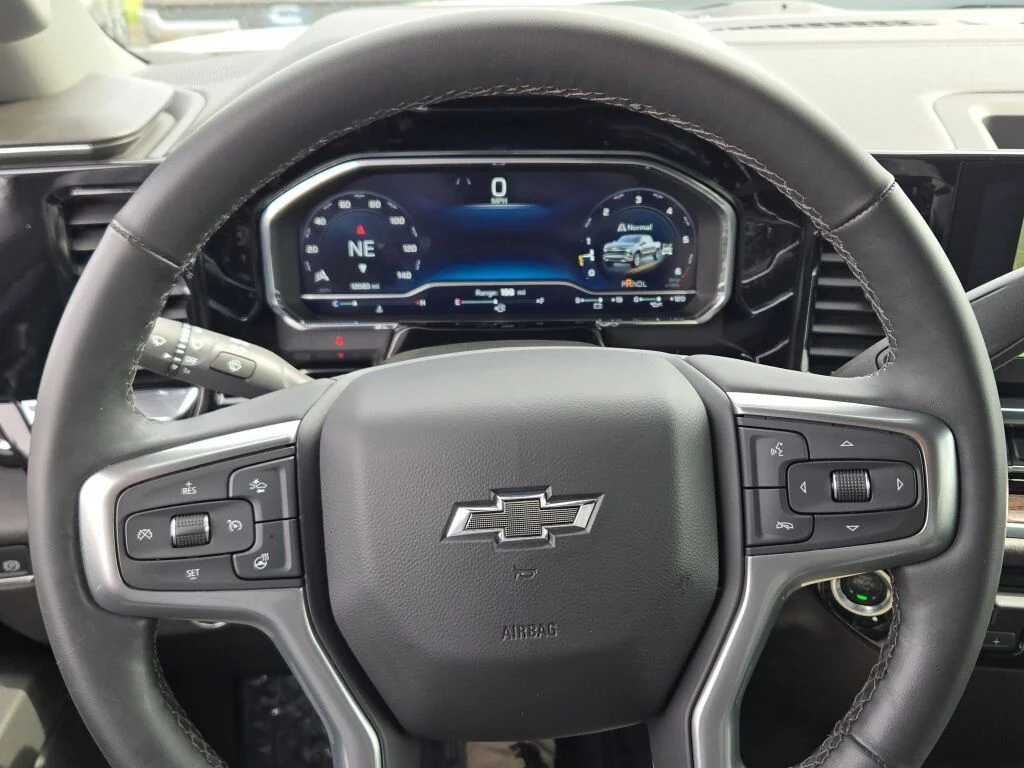 Used 2024 White Chevrolet RST image 31