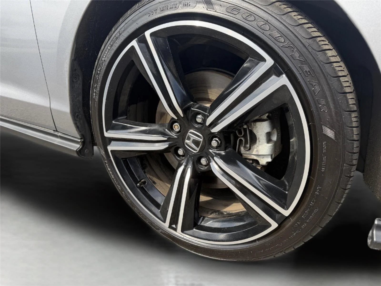 Used 2023 Lunar Silver Metallic Honda Sport image 9