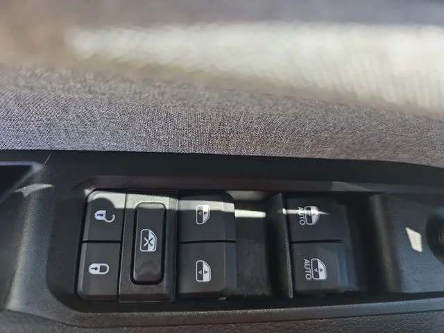 Used 2022 Gray Jeep Latitude Lux image 26