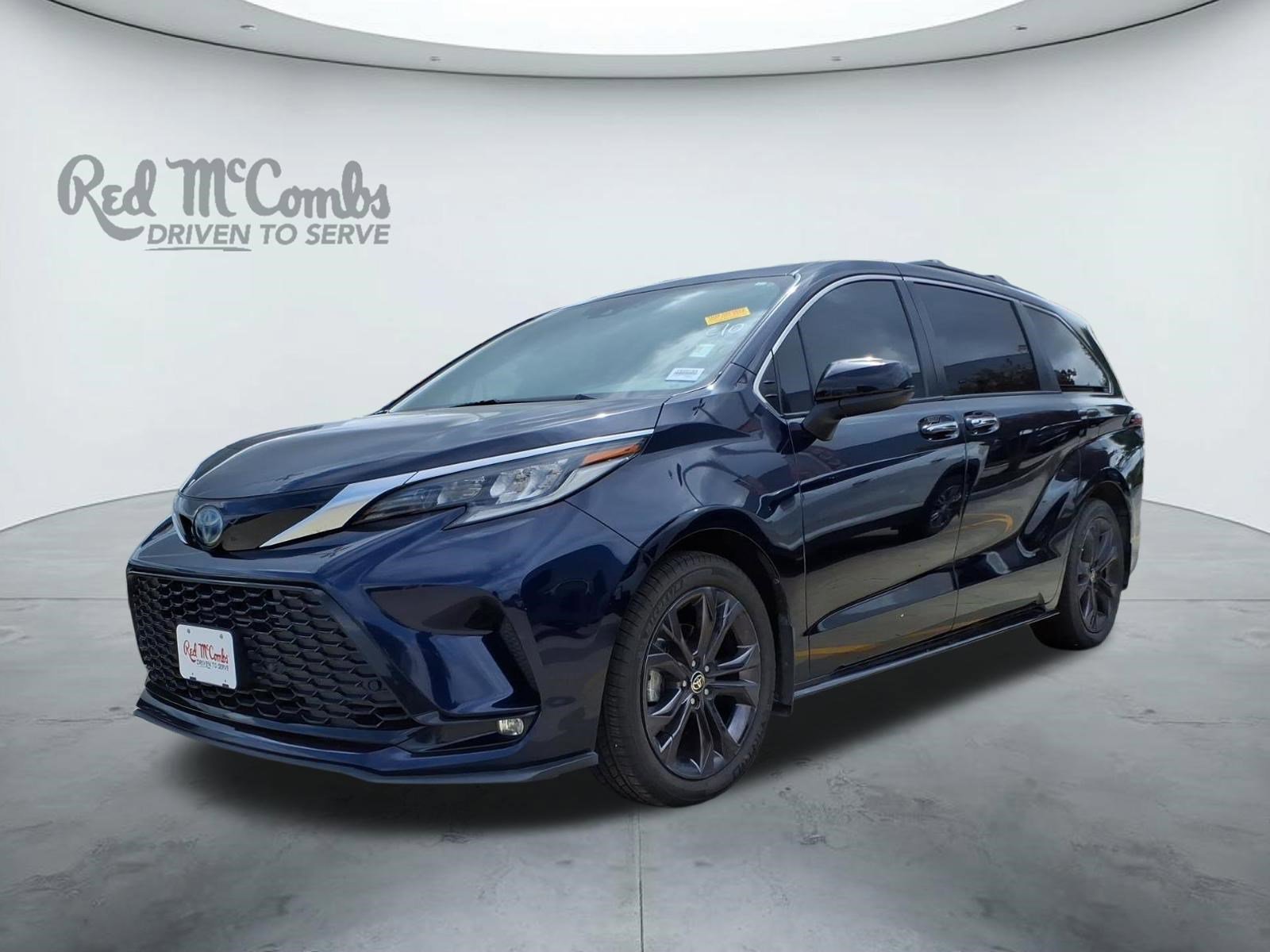2022 Toyota Sienna XSE 7-Passenger Hybrid FWD's photo