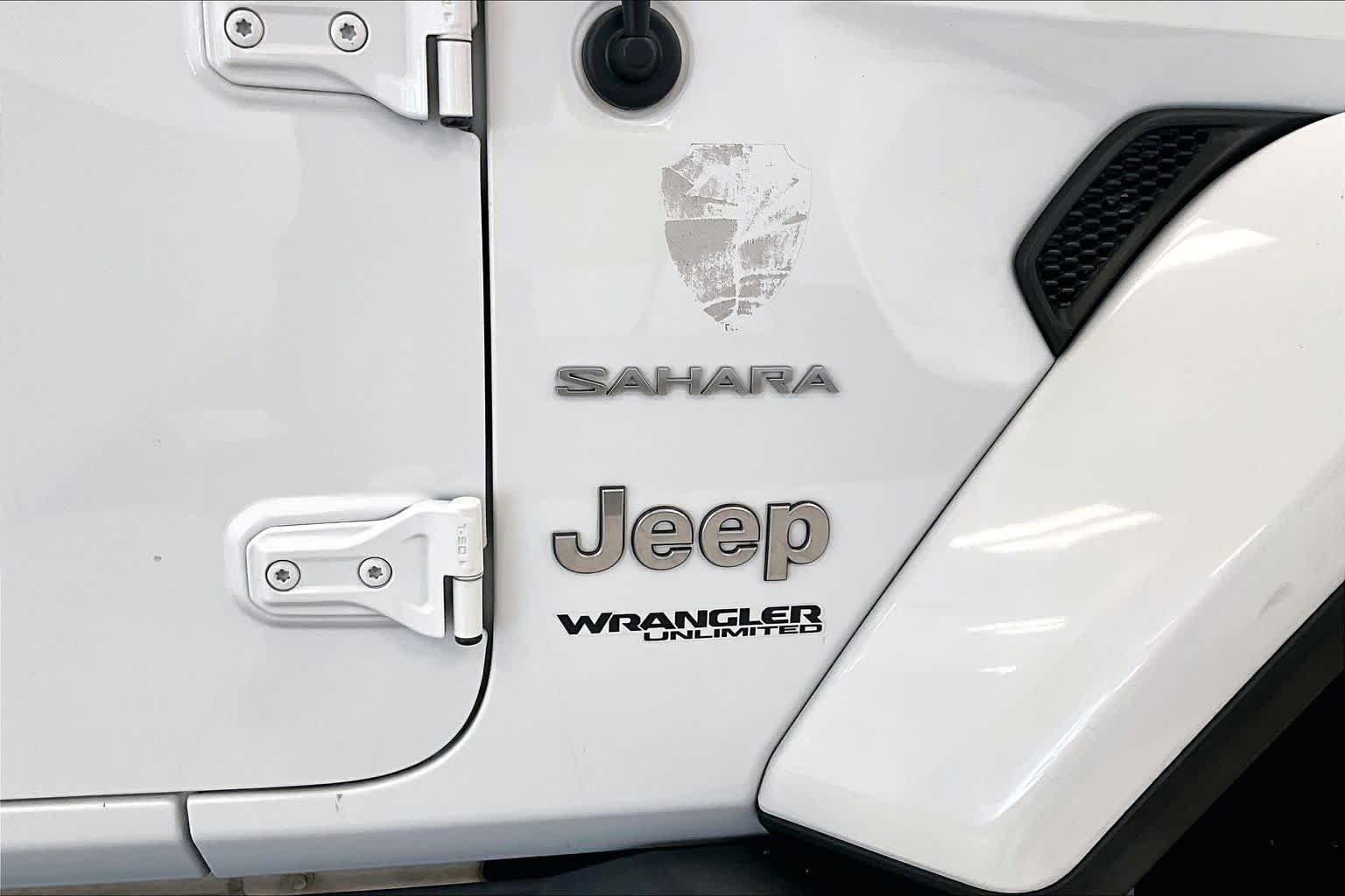 Used 2018 Bright White Clearcoat Jeep Sahara image 28
