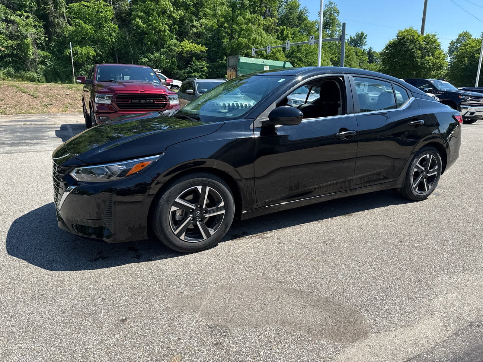 Used 2024 Blk/black Nissan SV image 5