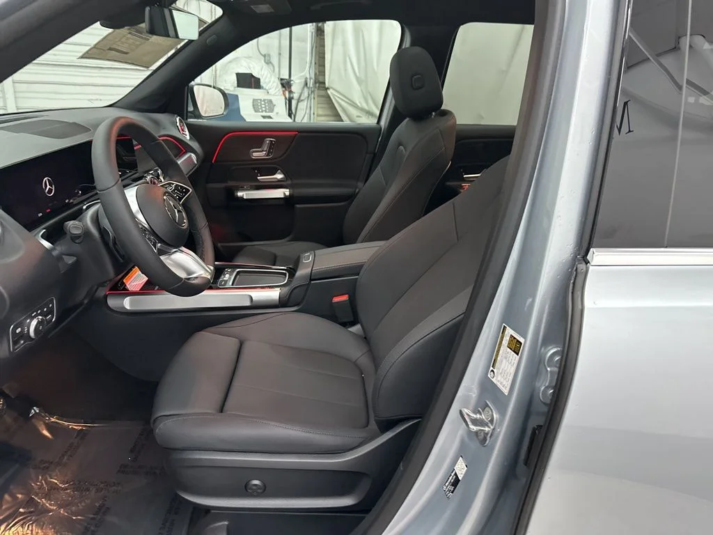 Used 2026 Silver Mercedes-Benz GLB 250 image 19