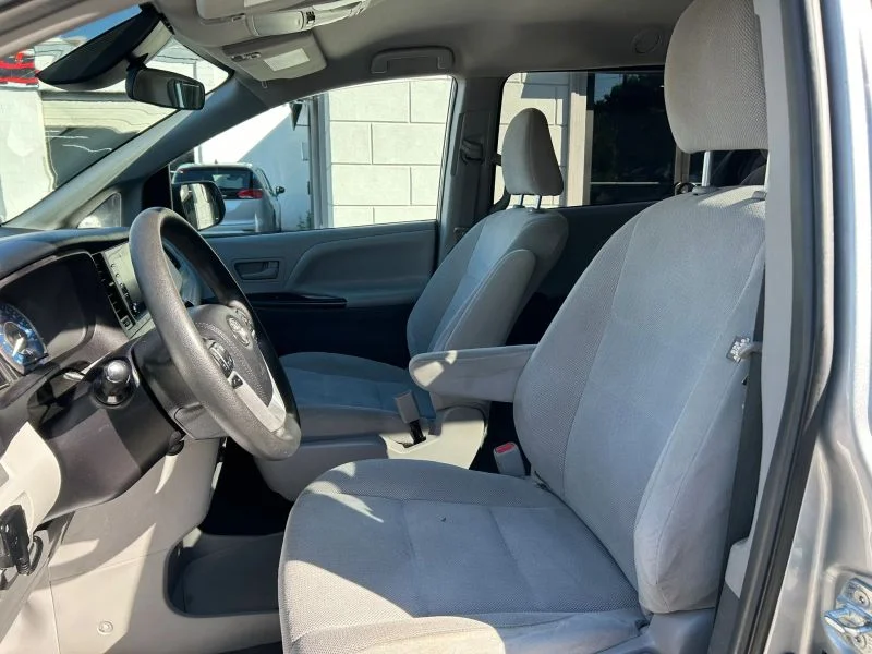 Used 2019 Silver Toyota L Minivan 4D image 36