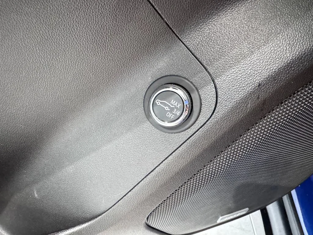 2023 GMC Acadia SLT - Photo 25