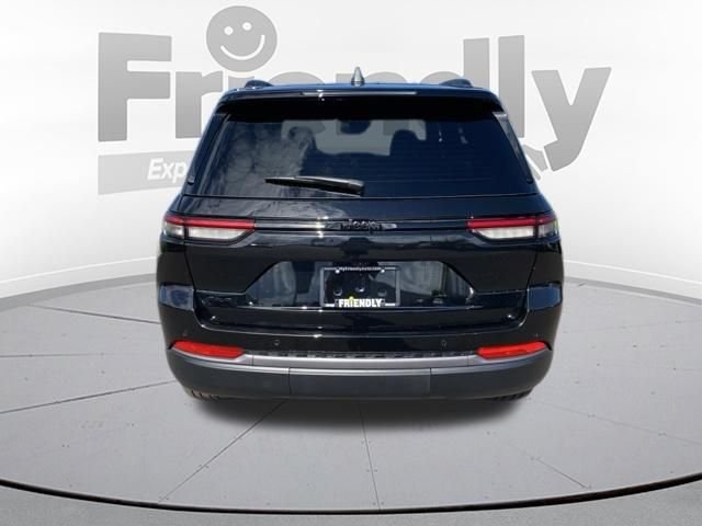 New 2026 Diamond Black Crystal Pearlcoat Jeep Limited image 6
