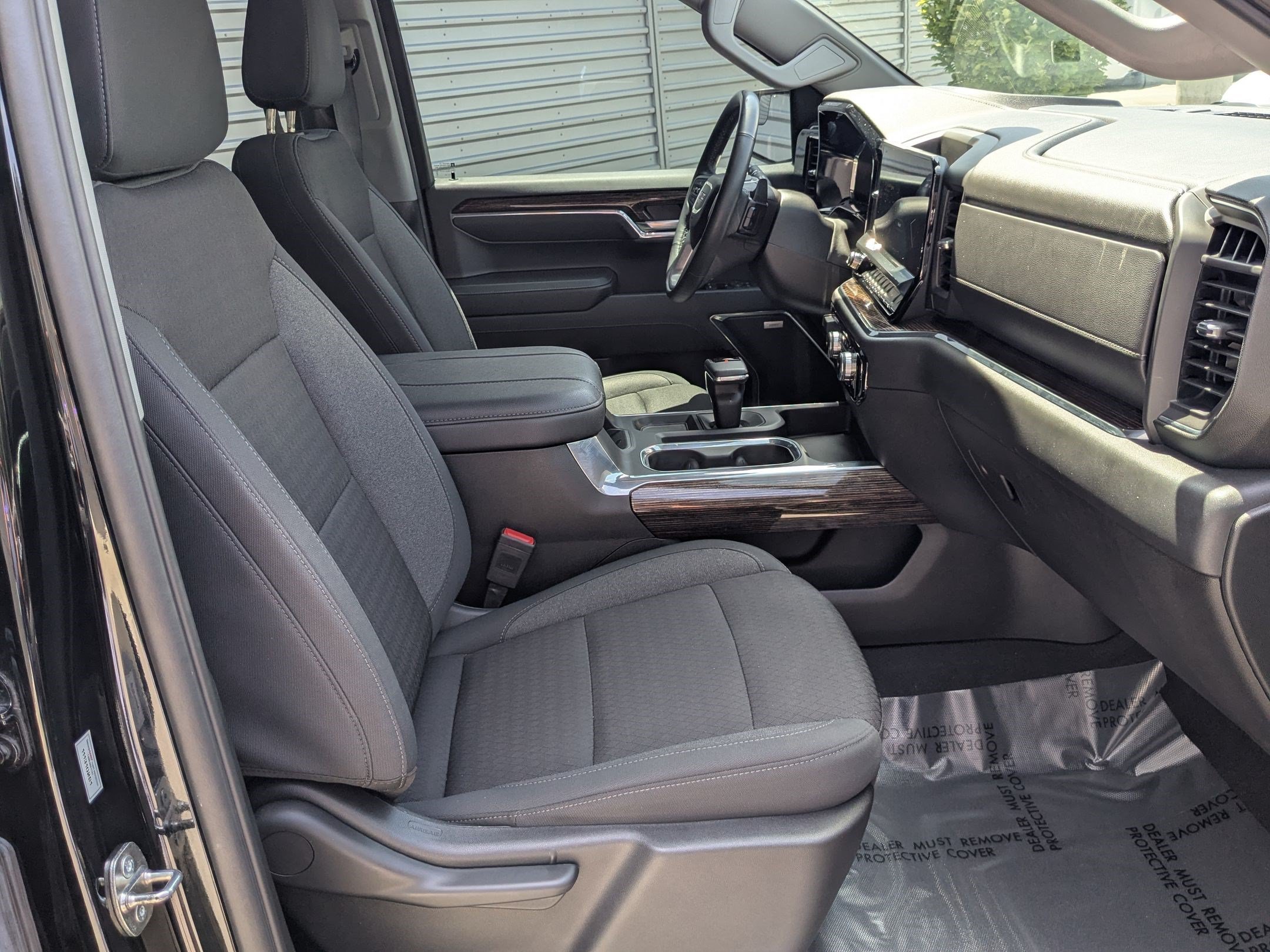 Used 2024 Onyx Black Metallic GMC Elevation image 34