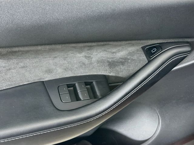 Used 2021  Tesla Long Range image 18