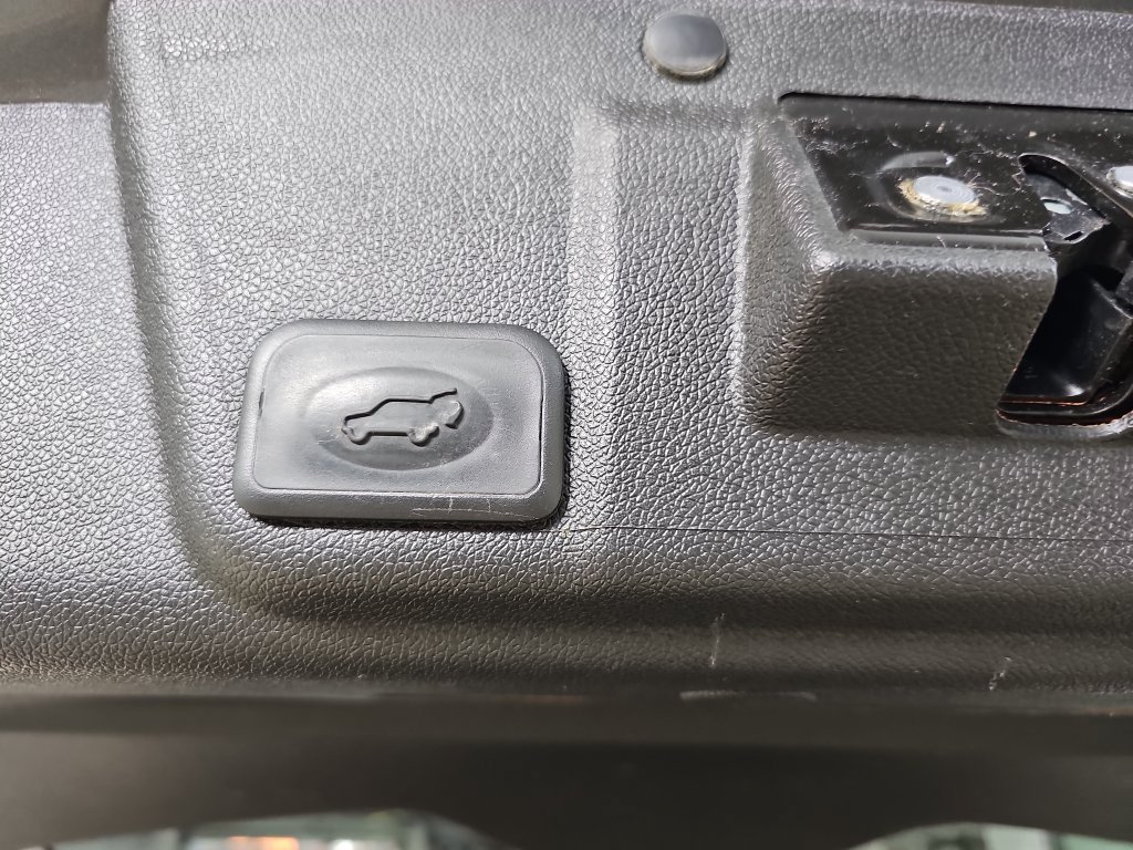 Used 2012 Cyber Gray Metallic Buick Leather image 18