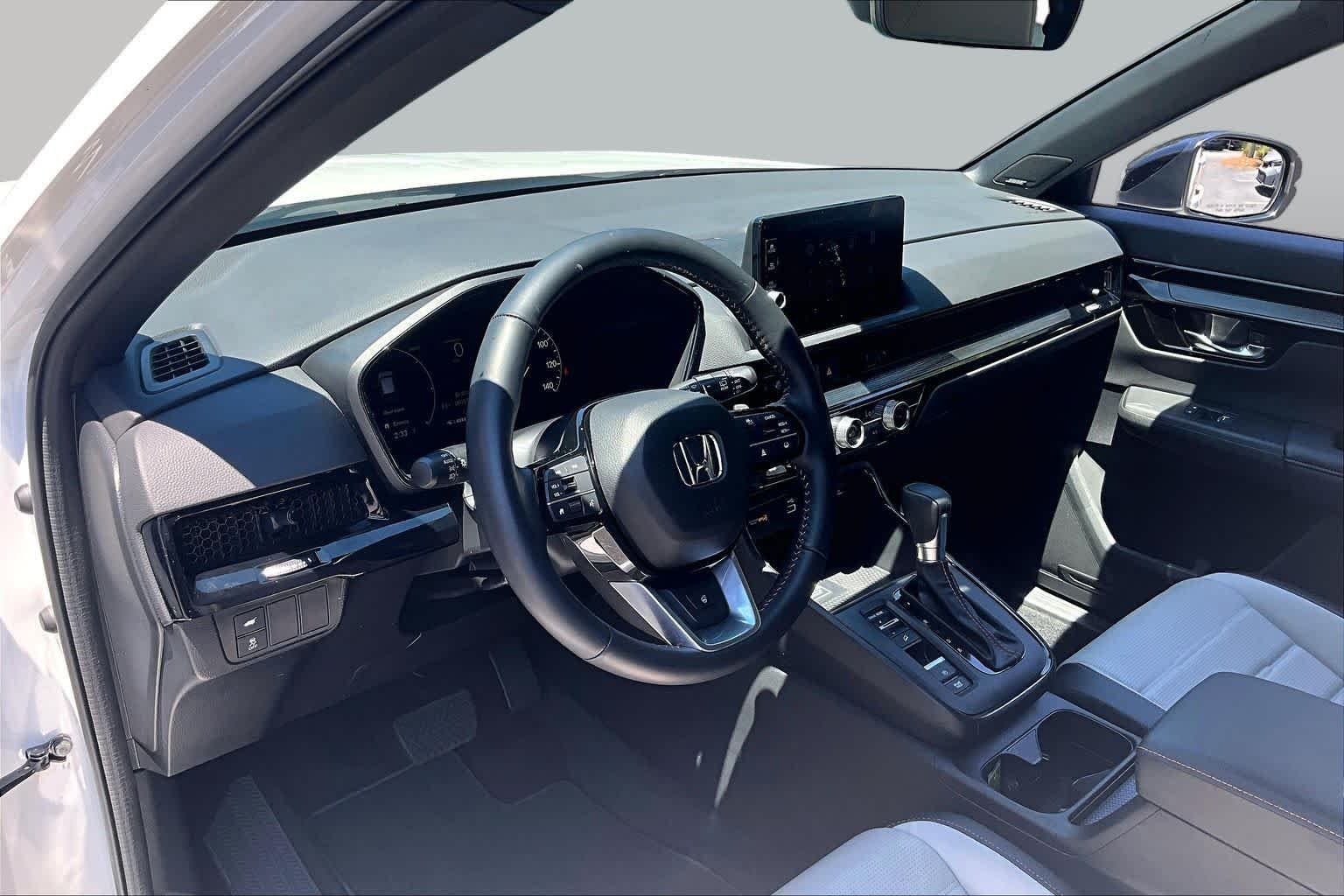 Used 2025 Platinum White Pearl Honda Sport Touring image 18