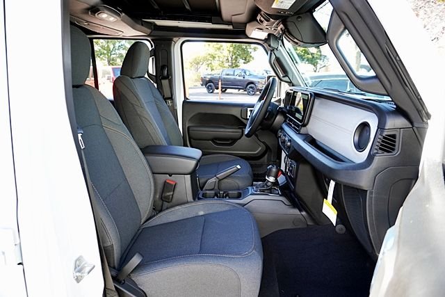 New 2026 Bright White Clear-Coat Exterior Paint Jeep Sport S image 20