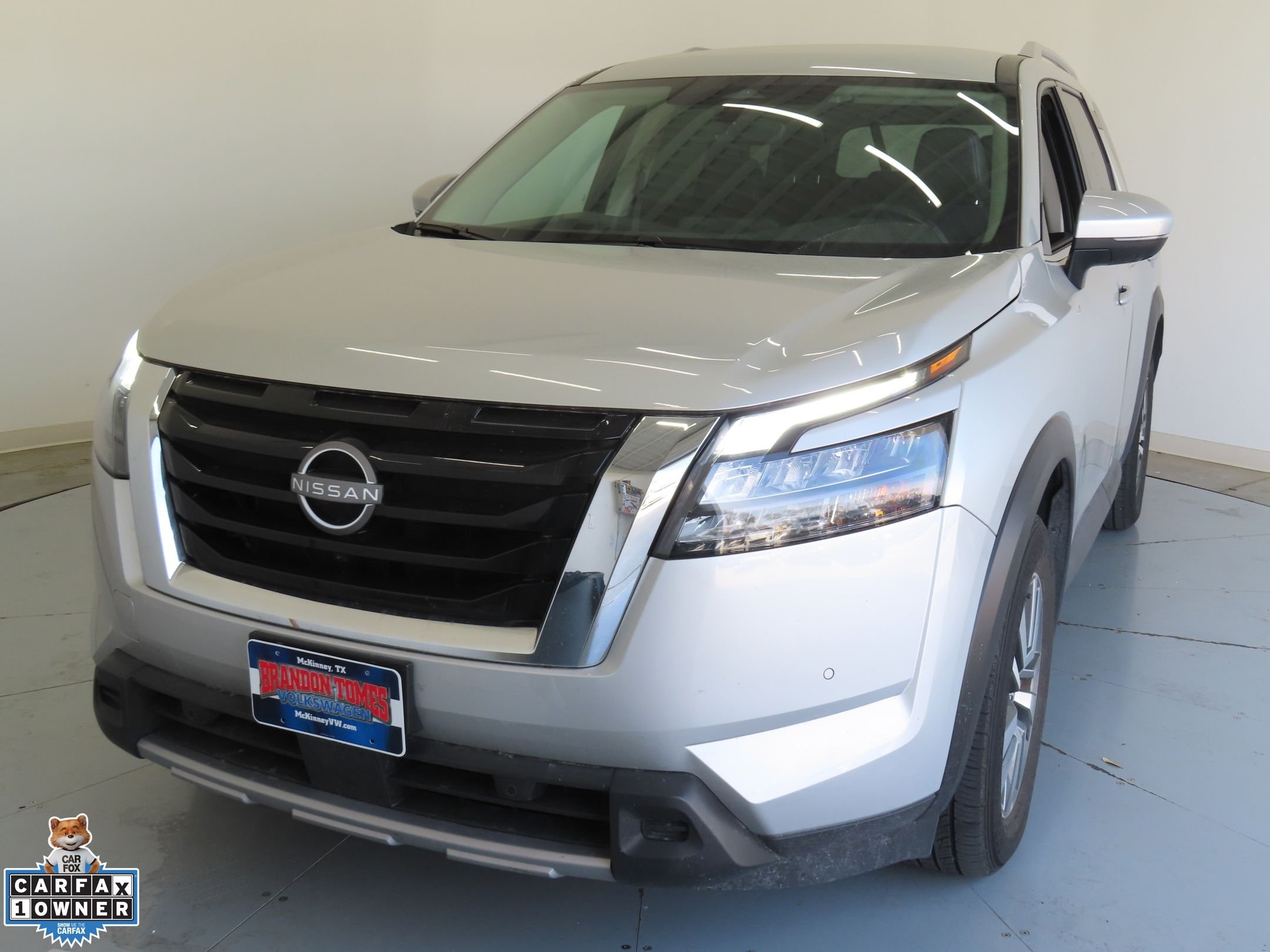 Used 2025 Silver Nissan SL image 8