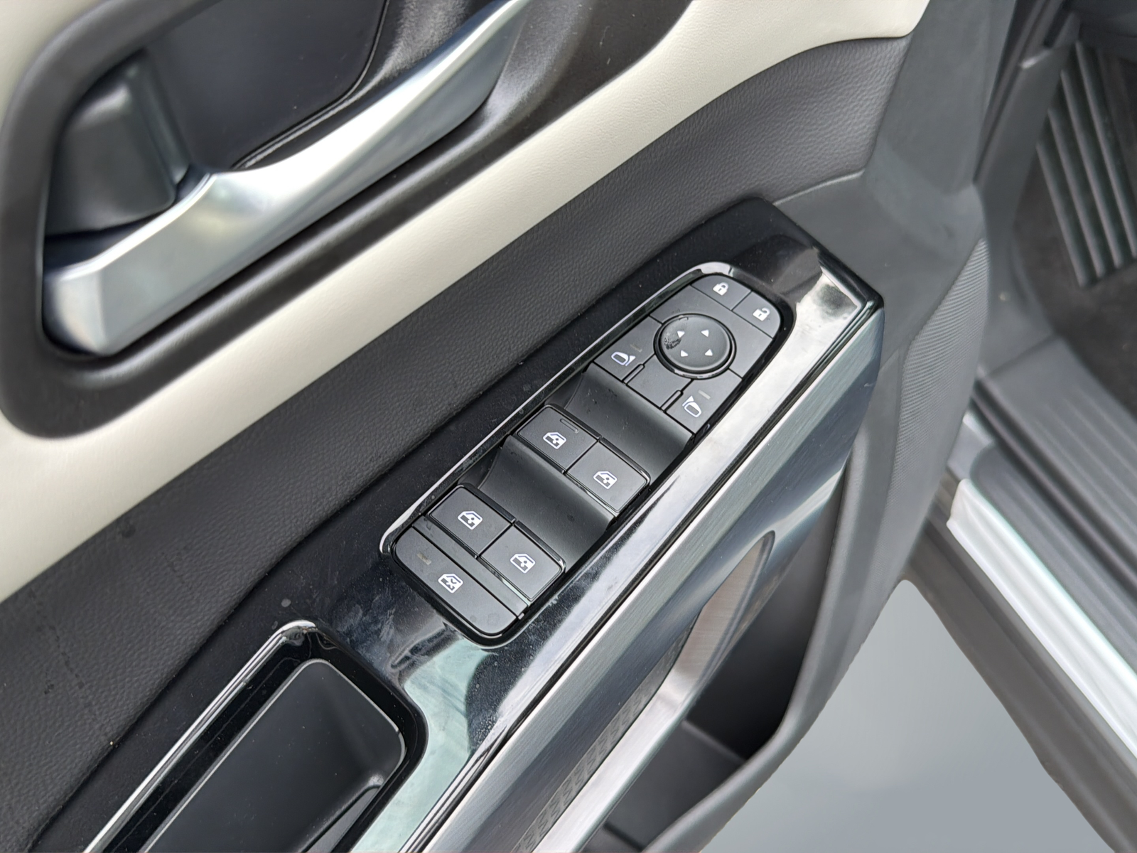 New 2026 Gray Nissan SL image 30
